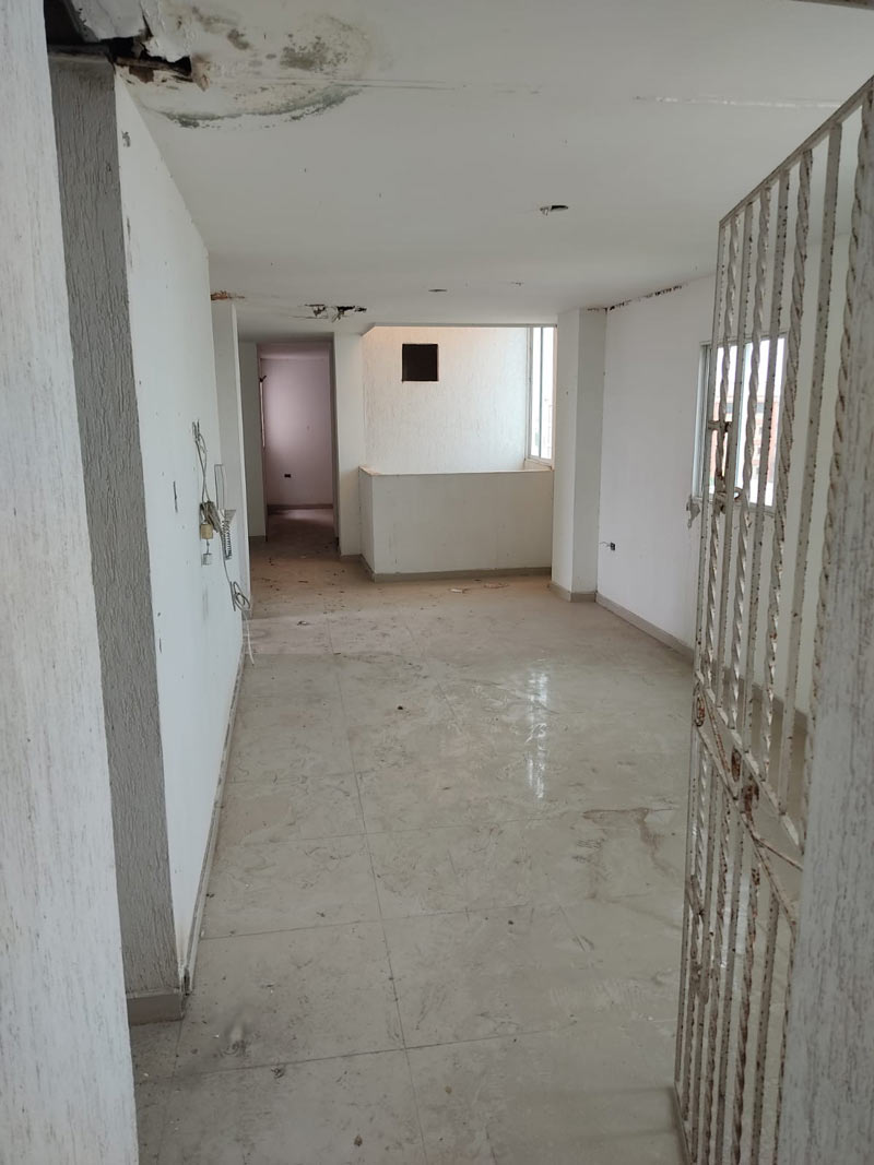 Aspecto de apartamento abandonado por sus propietarios en una de las edificaciones de los Quiroz. | Crédito: foto cortesía oficina Javier Doria